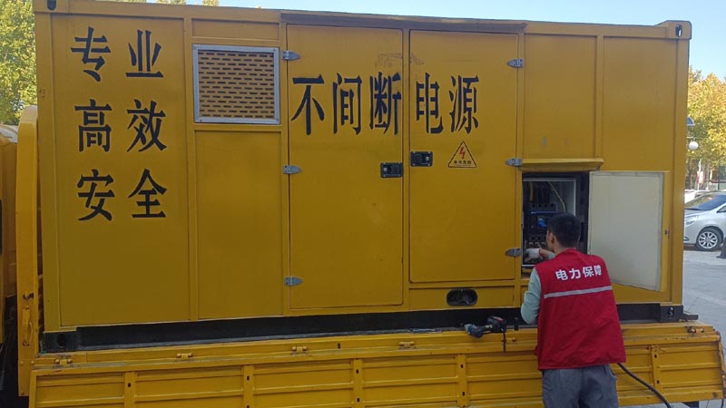 子长柴油发电机组和UPS电源配合使用时，如何避免切换过程中的电力中断？